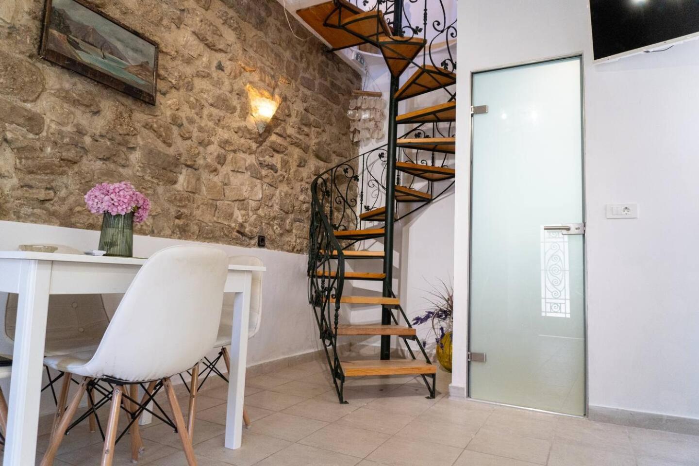 Nina'S Traditional House By Estia Valanio Exterior photo