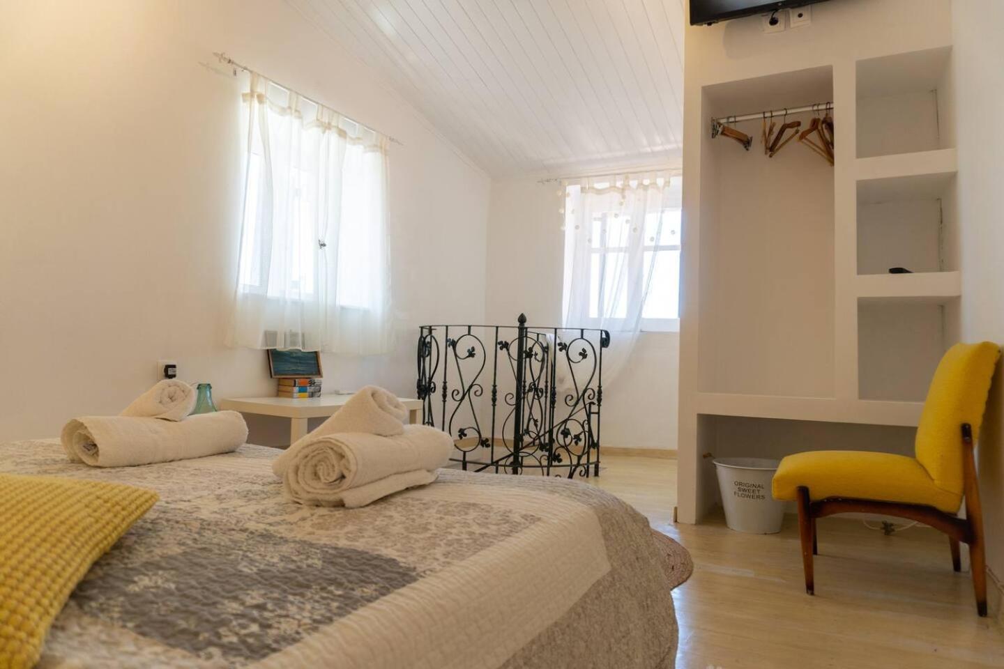 Nina'S Traditional House By Estia Valanio Exterior photo