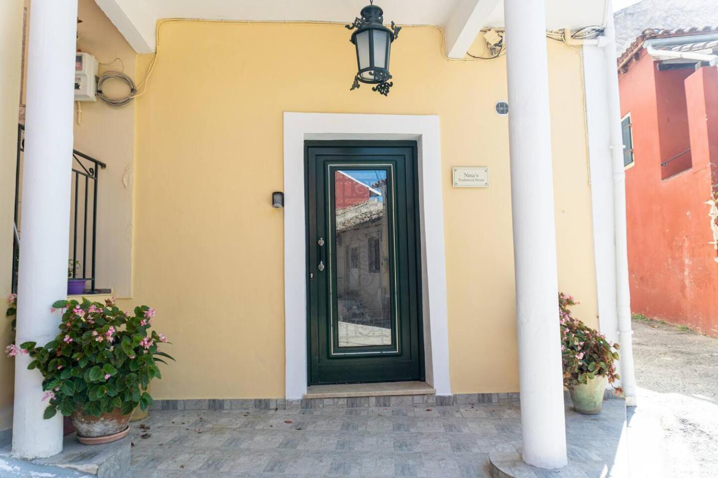 Nina'S Traditional House By Estia Valanio Exterior photo